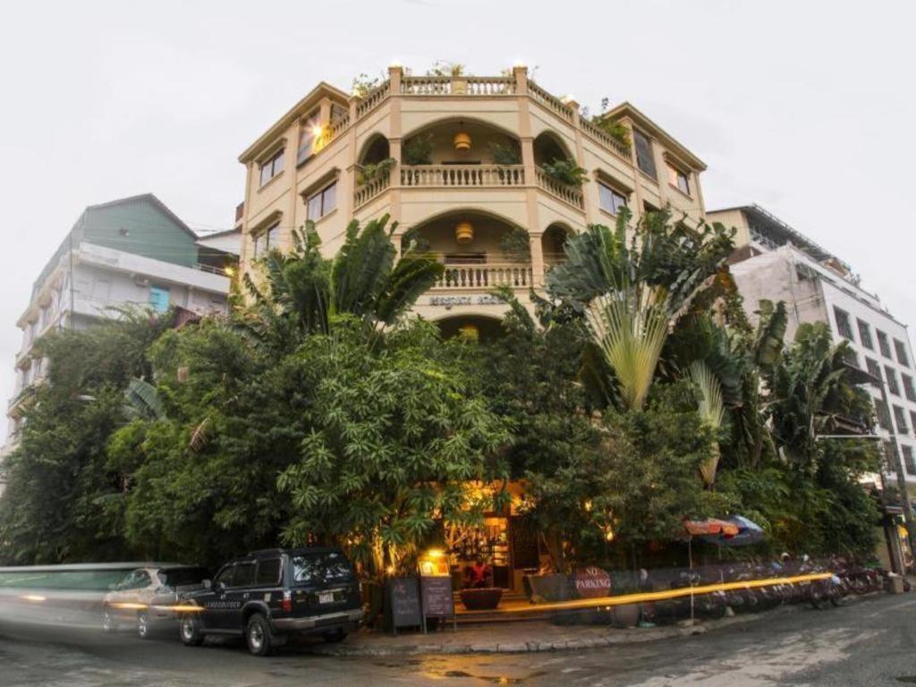 Maison Arnica Hotel & Restaurant Phnom Penh Exterior photo